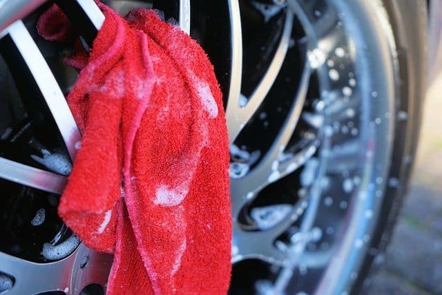 Die sechs wichtigsten Autopflegeprodukte und was beim Kauf zu beachten ist