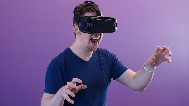 VR Brille für das Handy: Mit diesem einfachen Handyaufsatz können Sie in die VR-Welt einsteigen