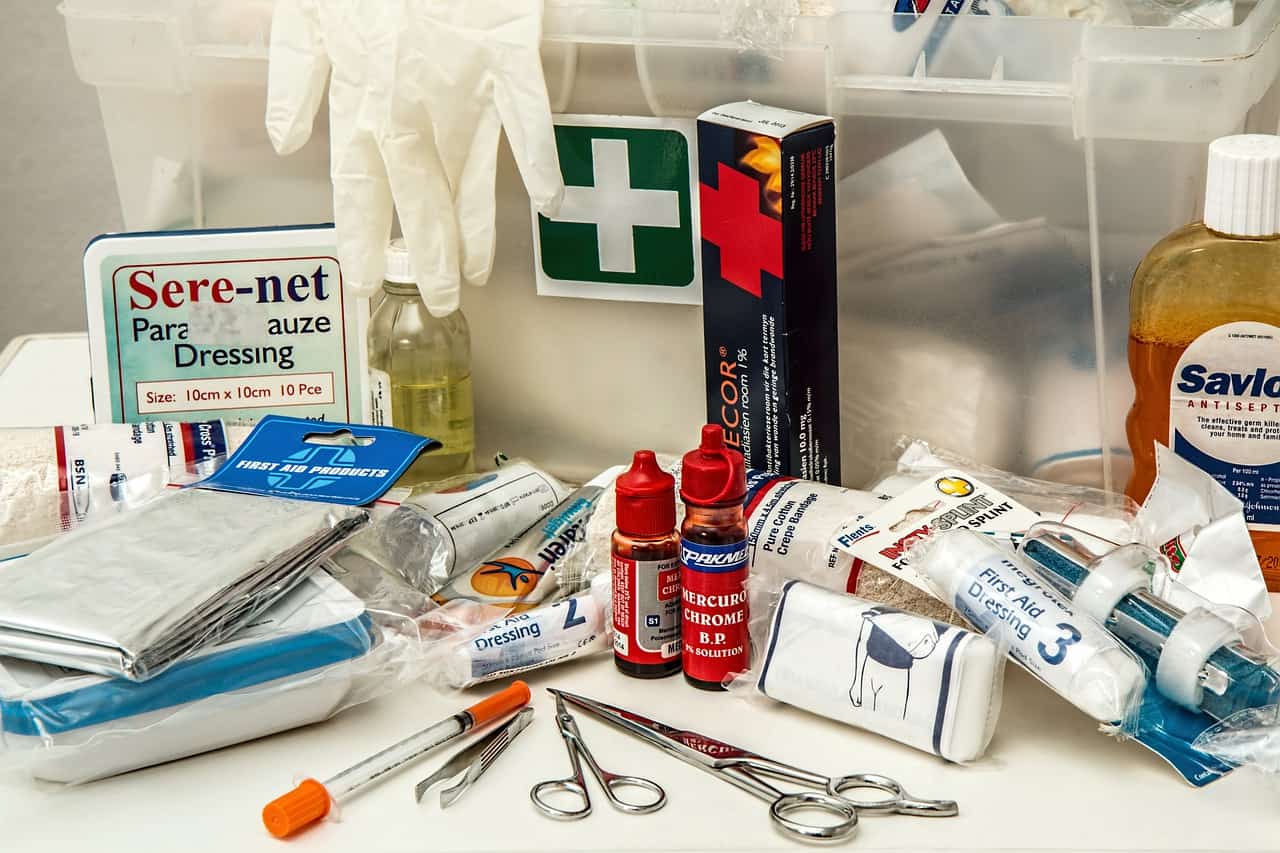 Erstehilfe Box für den Notfall: Das sollte drin sein!